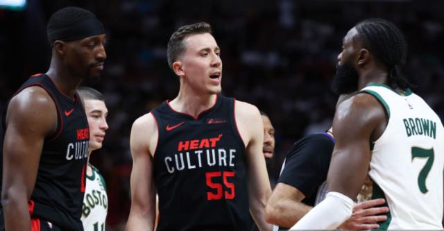 传世直播-奥利尼克第二？布朗夹胳膊恶犯引争议 邓罗怒喷