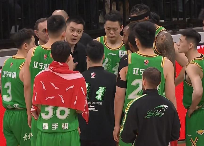 章鱼直播-辽宁男篮7分险胜新疆，赵继伟复出首秀24+7，伊力福拉提21分！