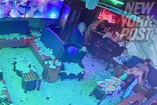 传奇直播-莫兰特光顾脱衣舞店内监控泄露 满地钞票女郎伴身